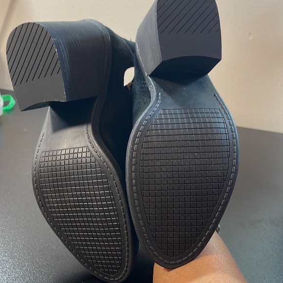 NIB $129R. Steve Madden Sharini Black Suede Bootie. Size 9 - Picture 15 of 15